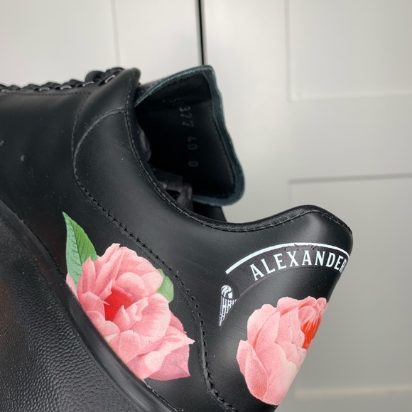 Alexander McQueen Classic Oversized Chunky Sole Sneakers - Picture 5 of 16